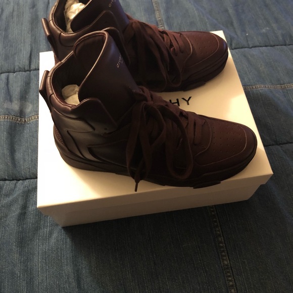 Men’s Balenciaga Sneaker. - Picture 3 of 4